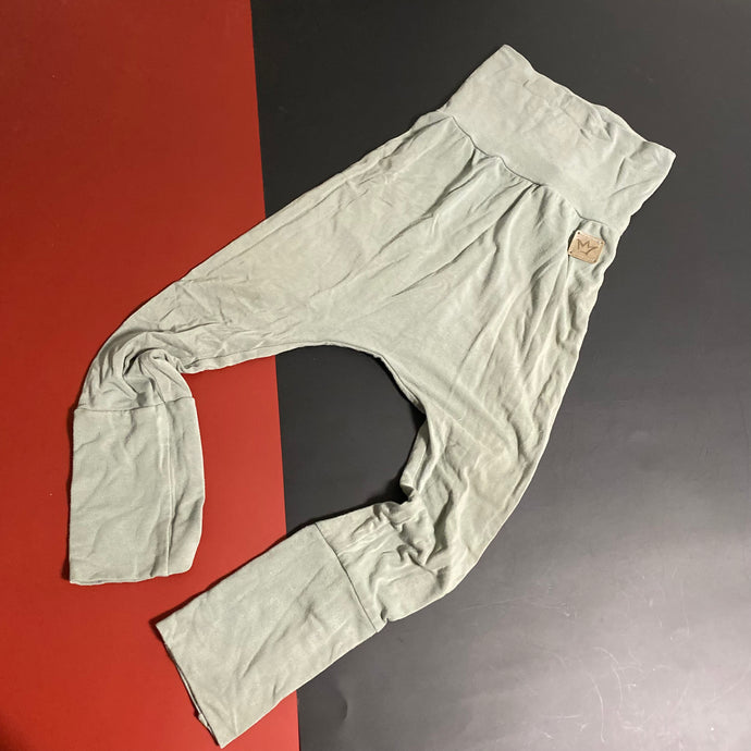 LAB 3y-6y ( grey green some pill )