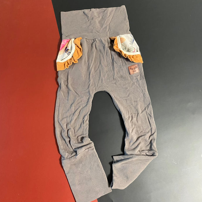 LAB Ruffle pocket leggings ( well loved/ some pill) 13m-3y