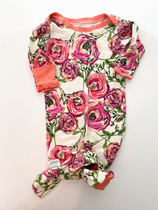 Sarah’s Cloth 0-3m built in gloves( very good used condition)