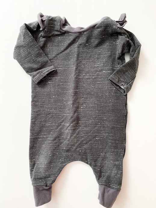 Chicka -Dee Flutter romper 3m-6m ( like new )very soft